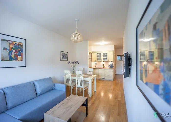 Wysokie Himalaje, Myweek Διαμέρισμα